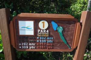 Placa de tee do Aquiraz Riviera Golf Club.