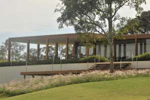 Clubhouse do Randall Thompson Campo do Golfe do Boa Vista Golf Club.