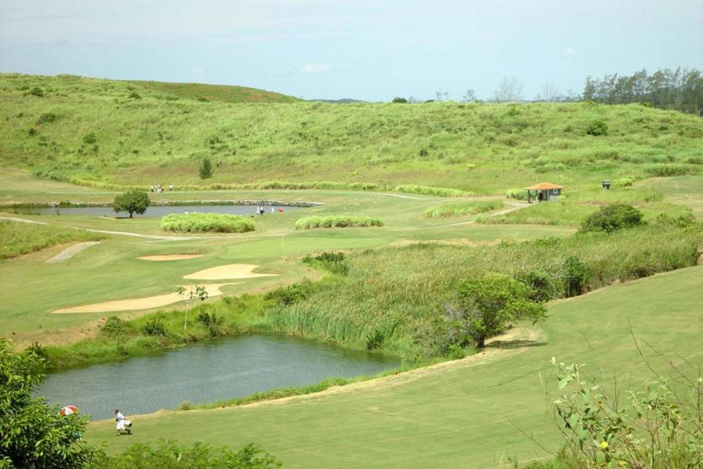 Campo de golfe do Buzios Golf Club, projetado do Pete Dye.