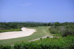 Bunker e Fairway do campo de golfe do Buzios Golf Club.