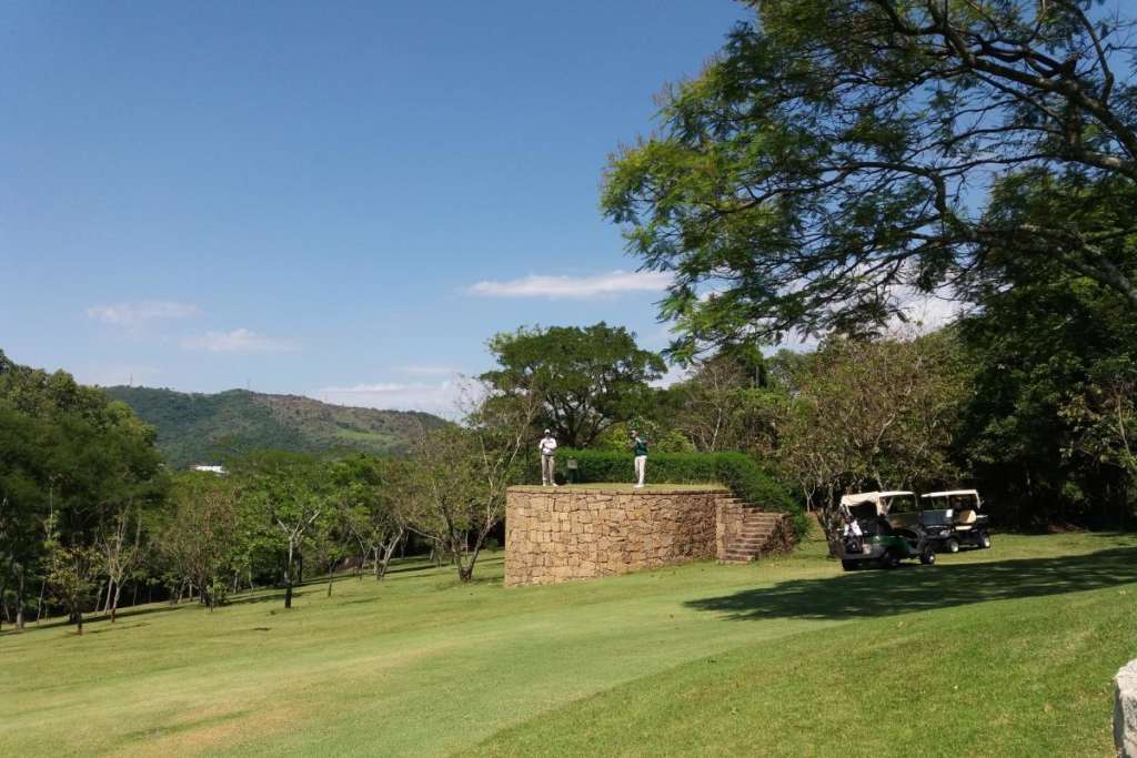 Tees no Campo de Golfe do Guariroba Golf Club.