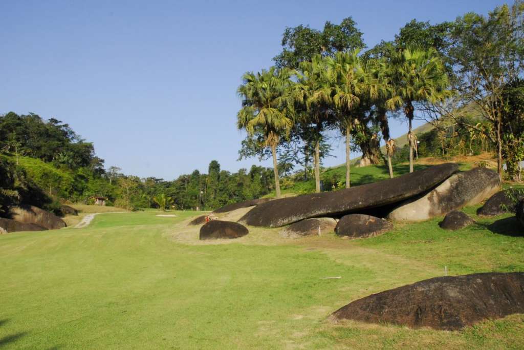 Palmeiras de Campo de Golfe do Frade Golf Club em Angra dos Reis.