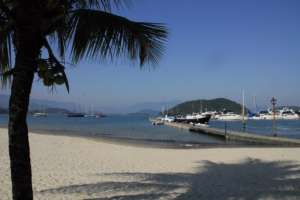 Praia no FRADE Hotel Marina Golf Club em Angra.