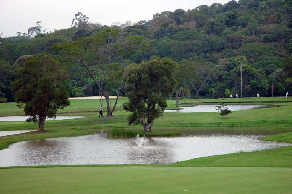 Lagos no Campo de Golfe do Guarapiranga Golfclub em Sao Paulo.