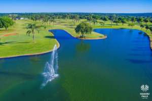 Lago no Campo de Golfe do Iguassu Falls Golf Club.