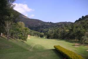 Vista da montanha do campo de golfe do Petrópolis Golf Club, no estado do Rio de Janeiro.