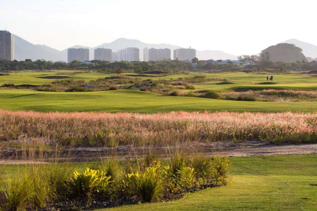 Natureza do olimpico campo de golfe em Rio de Janeiro.