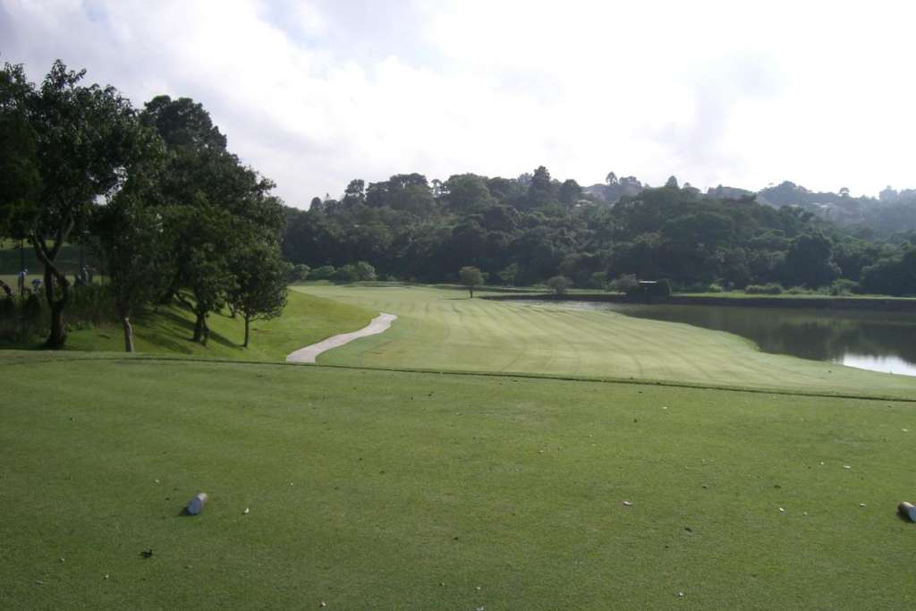 Dogleg no Campo de Golfe do Sao Fernando Golf Club em Cotia.